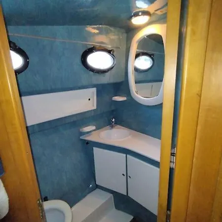 Hotel na wodzie Bateau Confort Au Port De *