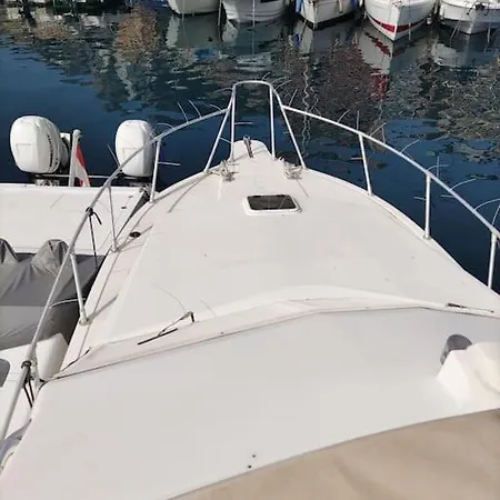 Bateau Confort Au Port De